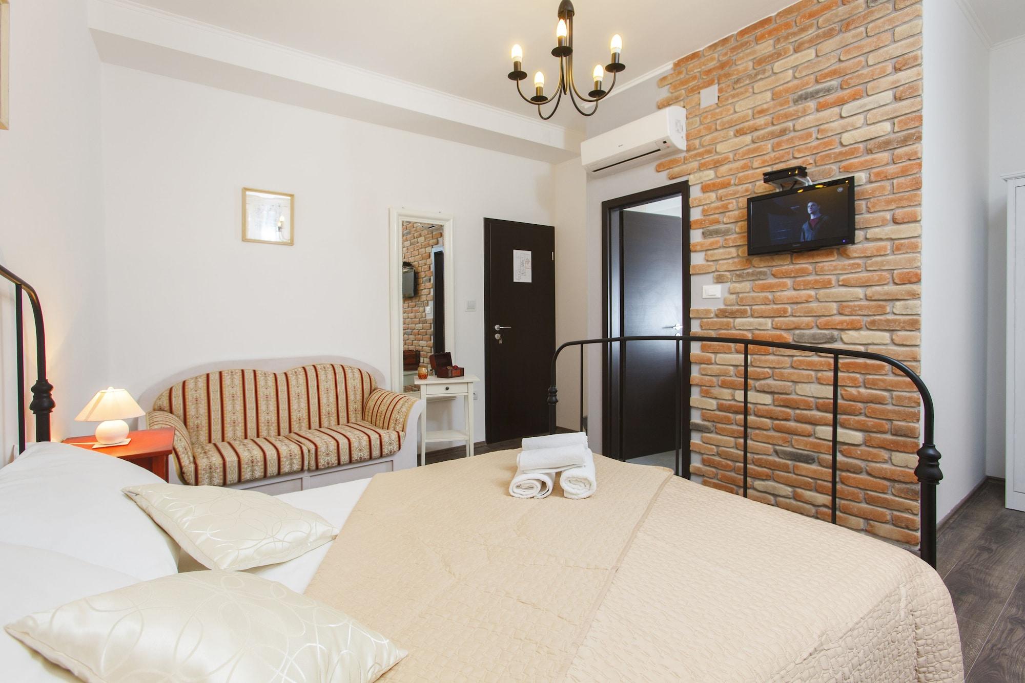 Prior Suites สปลิท ภายนอก รูปภาพ