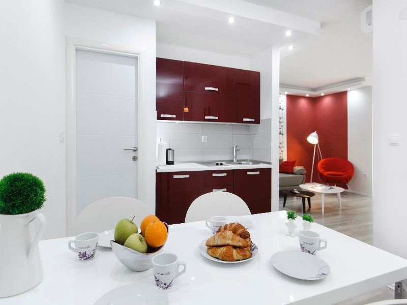 Prior Suites สปลิท ภายนอก รูปภาพ